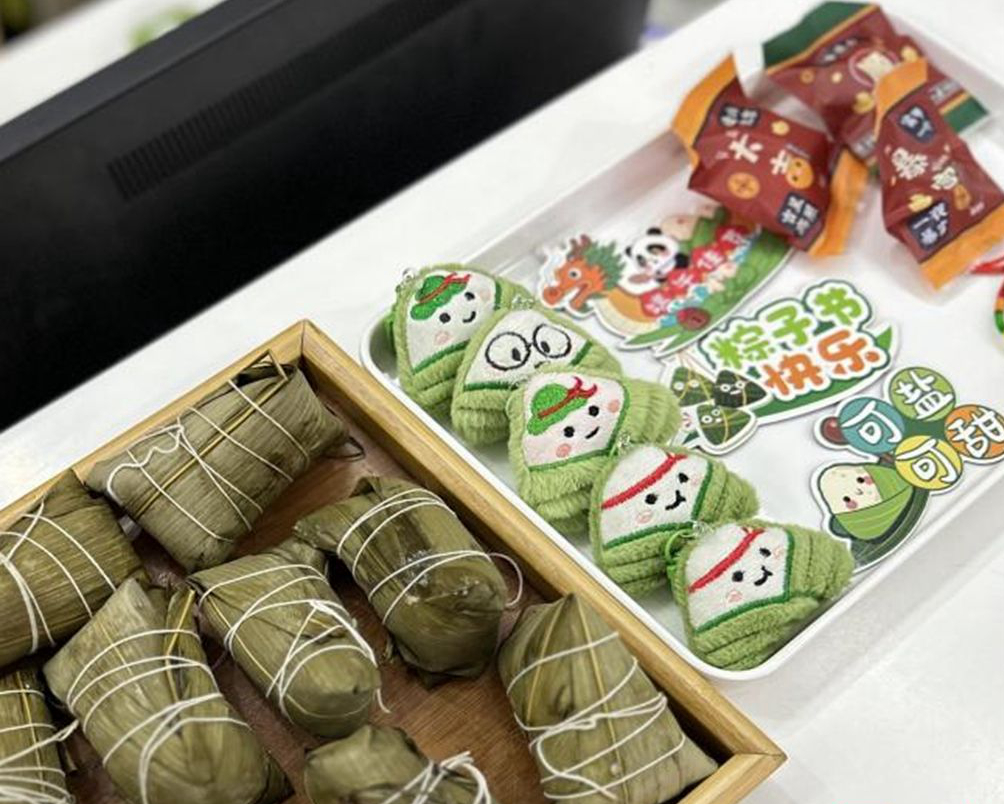 臨沂空港：旅客に祝日の暖かさを届け