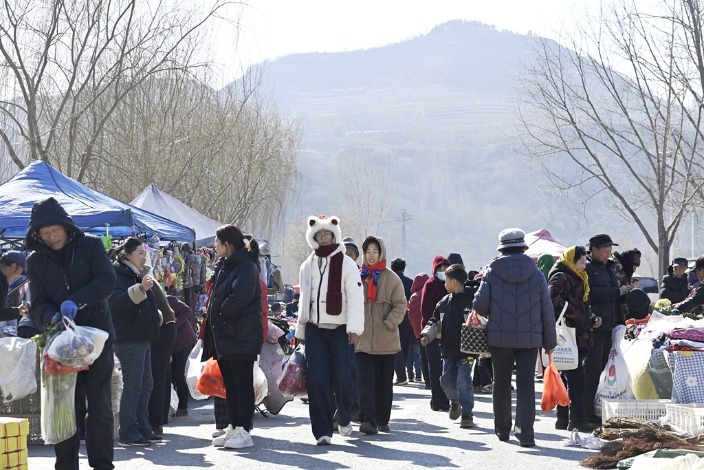 春節間近、若者が帰省し新たな活気