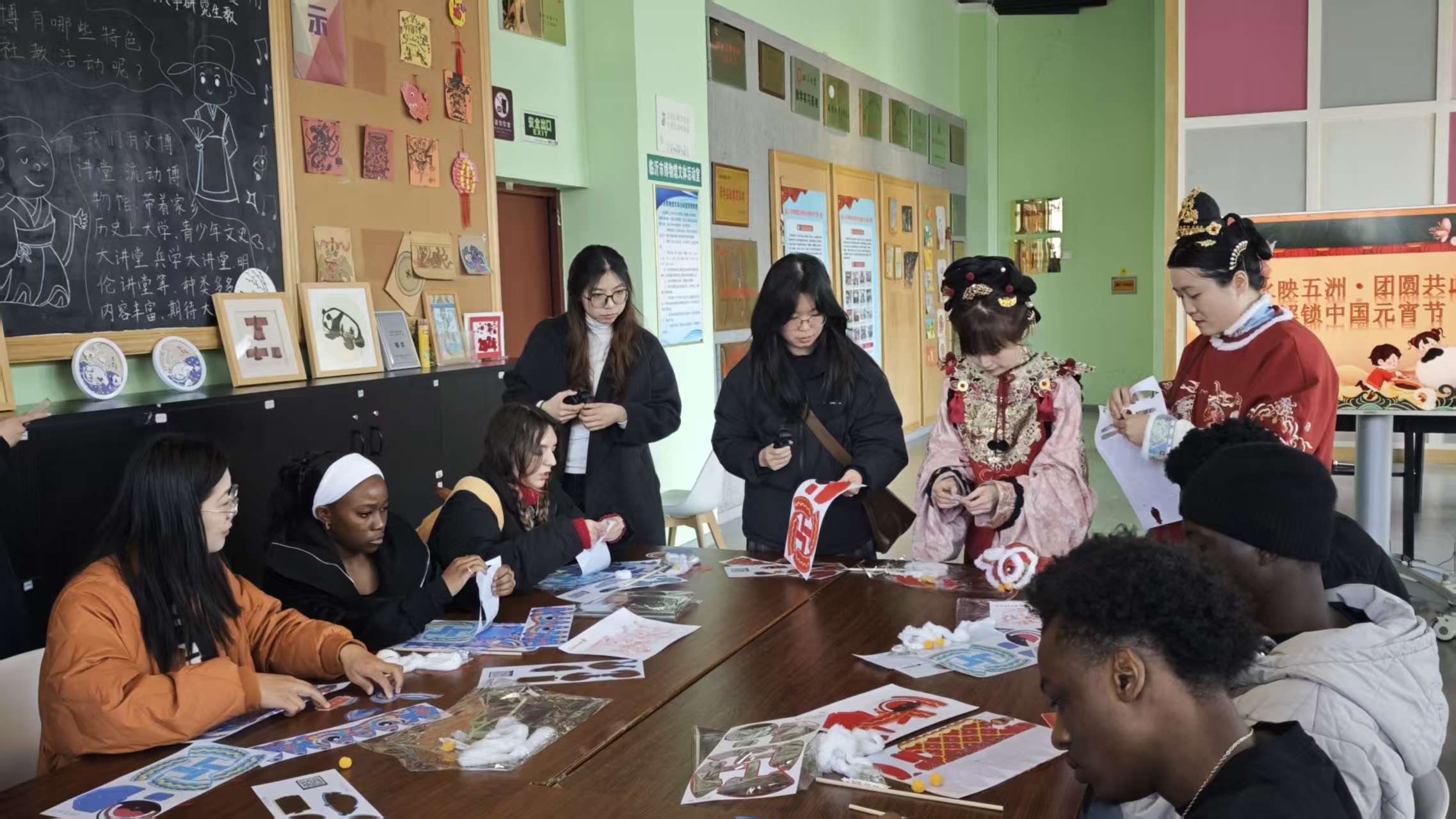 外国人留学生が元宵文化を体感