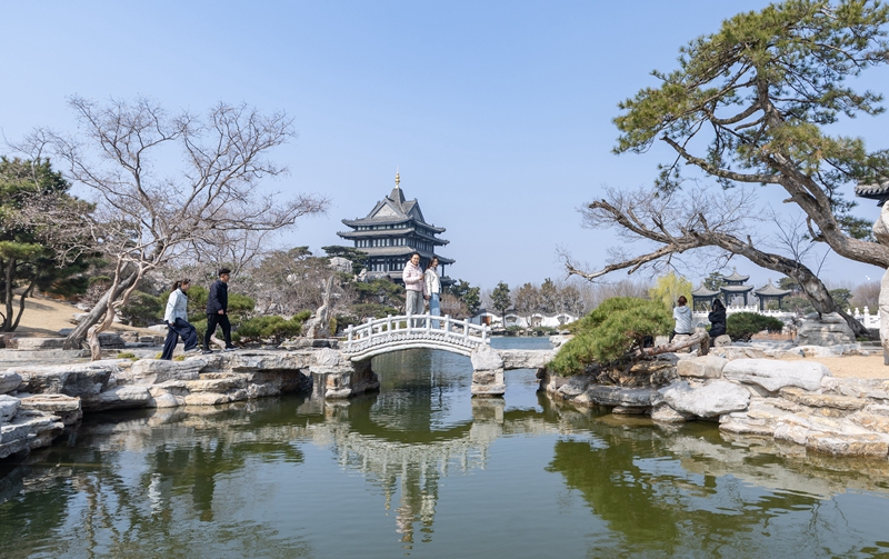 河東区：瑯琊園で春を楽しむ訪問者でにぎわう