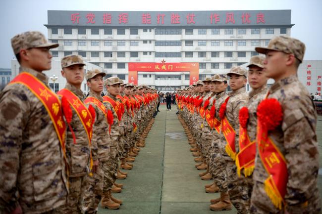 臨沭県：2026年上期新兵入営壮行式　70人の新兵、故郷を ...
