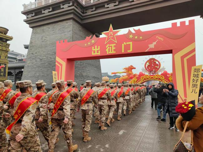 郯城県：新兵壮行式と退役軍人歓迎式を同時開催、「沂蒙精神を ...