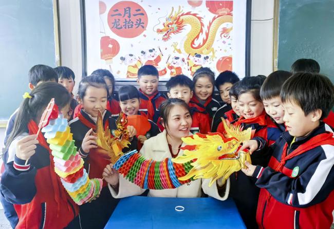 ​「二月二竜頭上げ」伝統文化を児童に伝授：臨沂市の小学校で ...