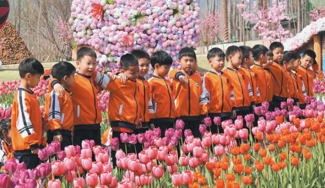 利山涧観光地:チューリップ満開で春の観光ピーク来る、花を媒 ...